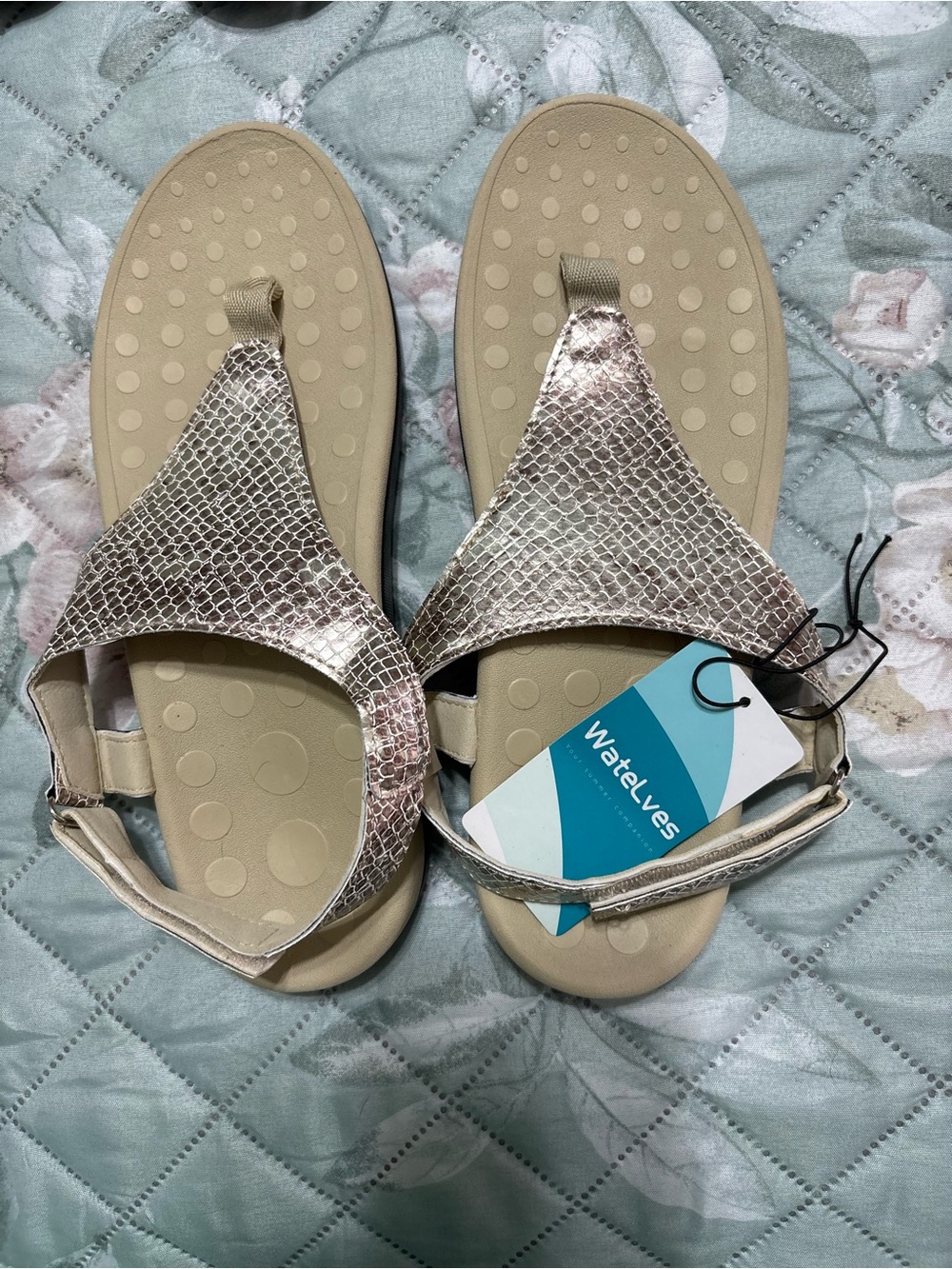 Waterlves Metallic Snake-Print Thong Sandals - Rose Gold